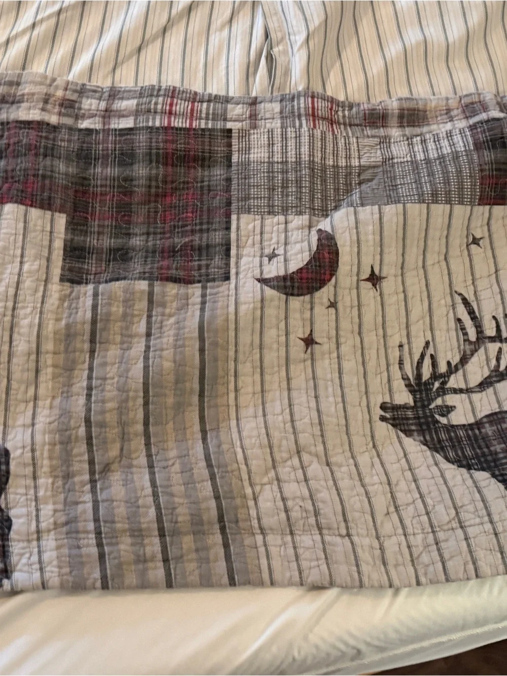 Rustic Plaid Wildlife Quilt - Gray/Cream Patchwork King Size